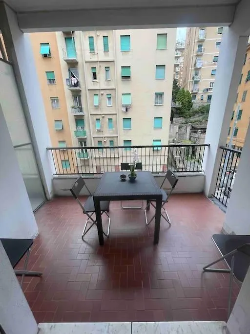 Appartamento Centrale Con Ampio Balcone Генуя Италия